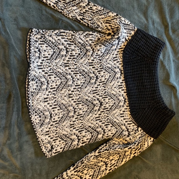 Sweater - Picture 3 of 4